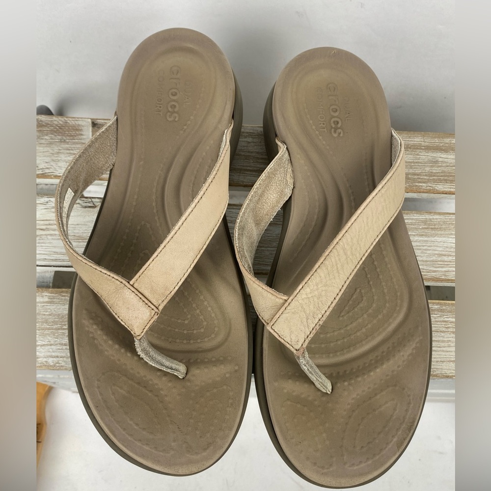 Crocs Women's Capri V flip-flops faux leather straps comfortable foam footbed 7 - Picture 4 of 10